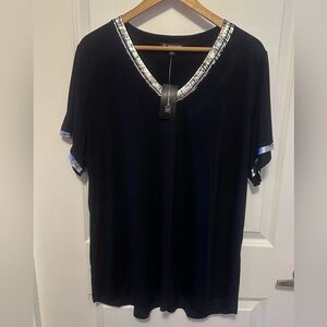 NWT INC Macy’s women’s 2X black vneck knit top. Silver metallic trim.